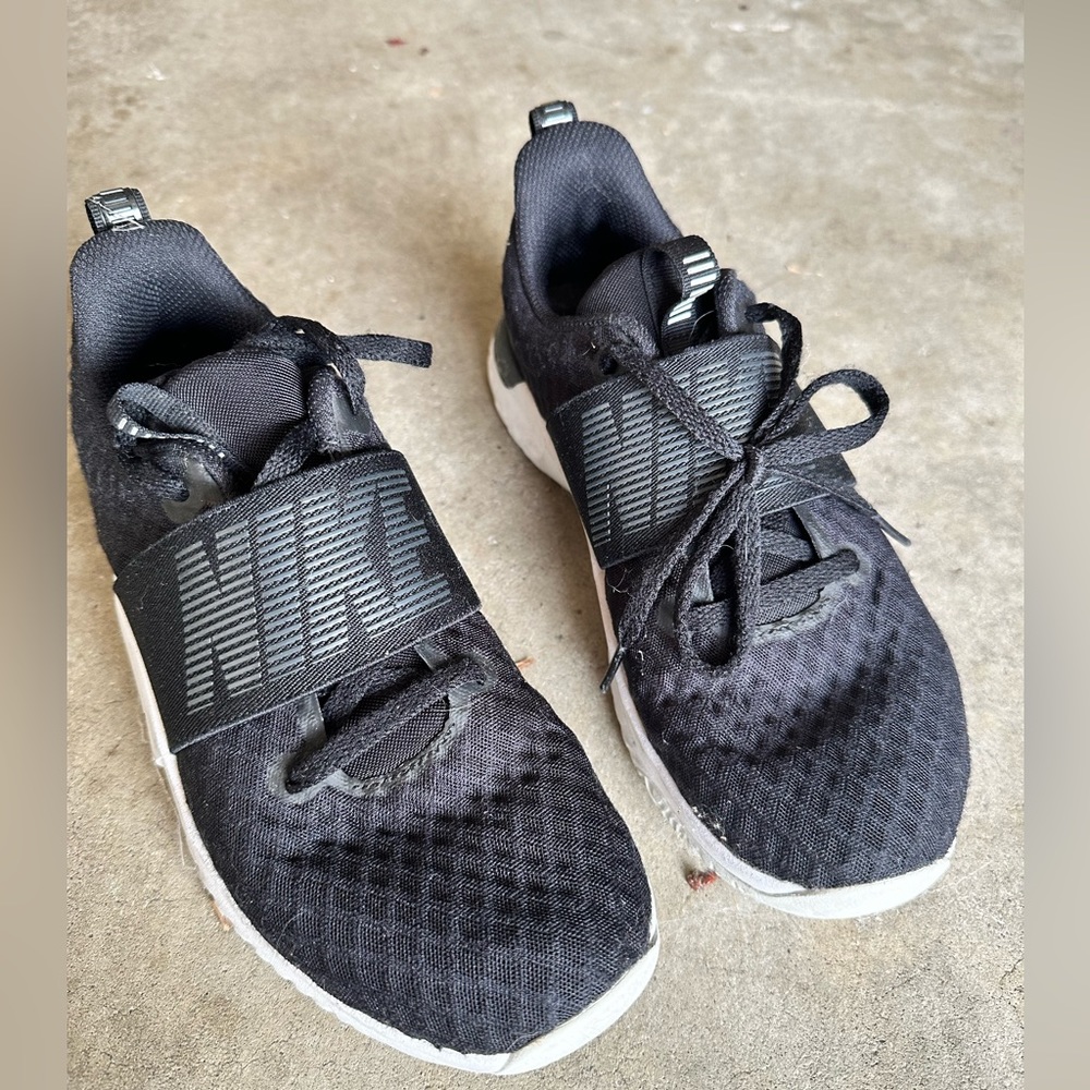 Nike Logo Strap Training Shoe
